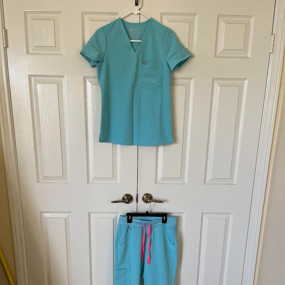 FIGS Neon Blue Scrub Set